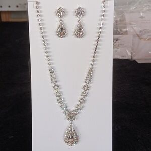 Caris, Earrings & Necklace